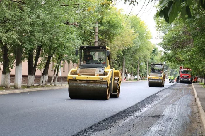 На одной из главных улиц Нальчика установлены плавающие люки из высокопрочного чугуна от компании 